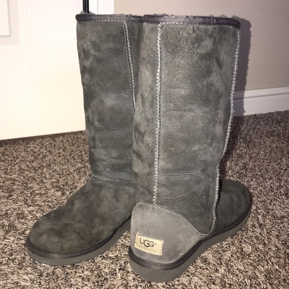 Women’s UGG Boot in Grey